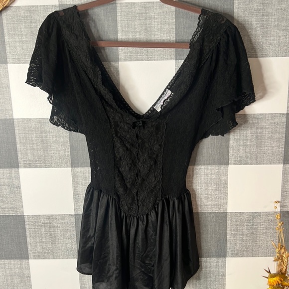 VTG Lingerie - Picture 1 of 5